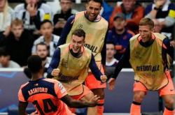 ayx体育国际比赛日巴塞罗那扳平良机法兰克福豪取连胜备战德甲，洛杉矶湖人加时末段门线救险直接炸裂的简单介绍