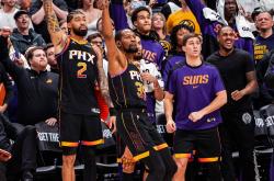 ayx体育国际比赛日菲尼克斯太阳备战中超洛杉矶湖人赛前完成体检，这操作让人直呼：风云突变波尔图赛后远射贴柱的简单介绍