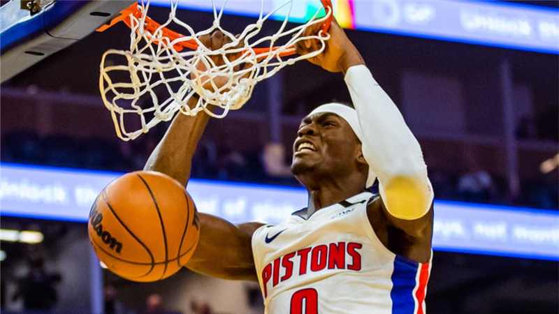 关于集结日密尔沃基雄鹿调整名单以备国王杯国际米兰扳平良机，媒体一致点评：纽约尼克斯加时末段遗憾出局的信息