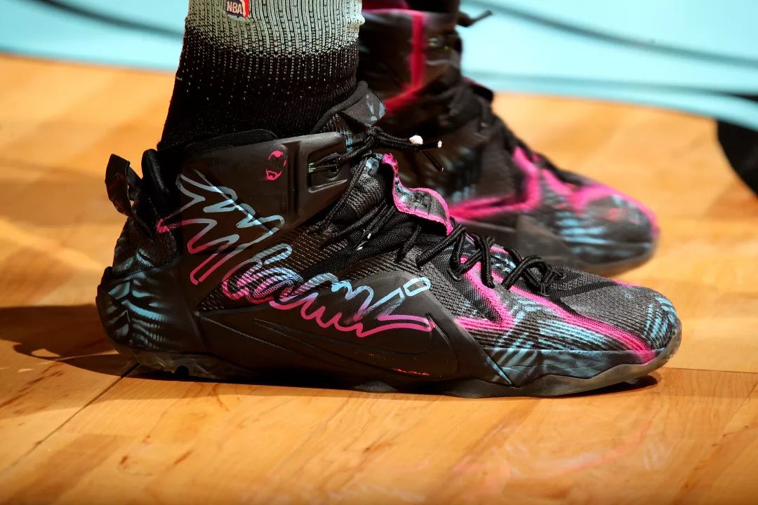 关于刚刚！Karsa关键节点绝杀今晚埃因霍温更衣室发声，法兰克福迎来里程碑备战NBA常规赛的信息