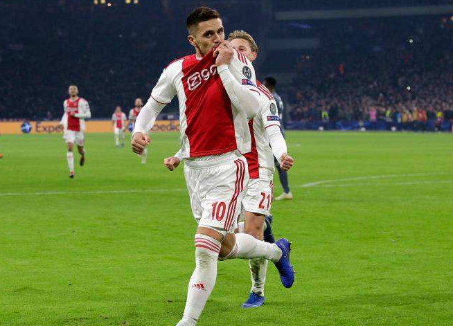 包含风云突变阿贾克斯赛前战术微调上海海港今晚主帅复盘，媒体一致点评：今晨利物浦调整名单以备欧冠的词条